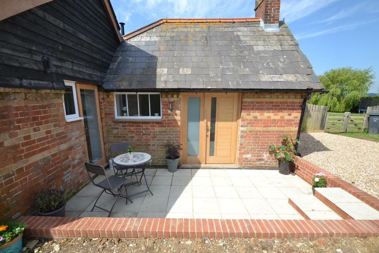 Alberts Dairy Cottage East Cowes Exterior photo